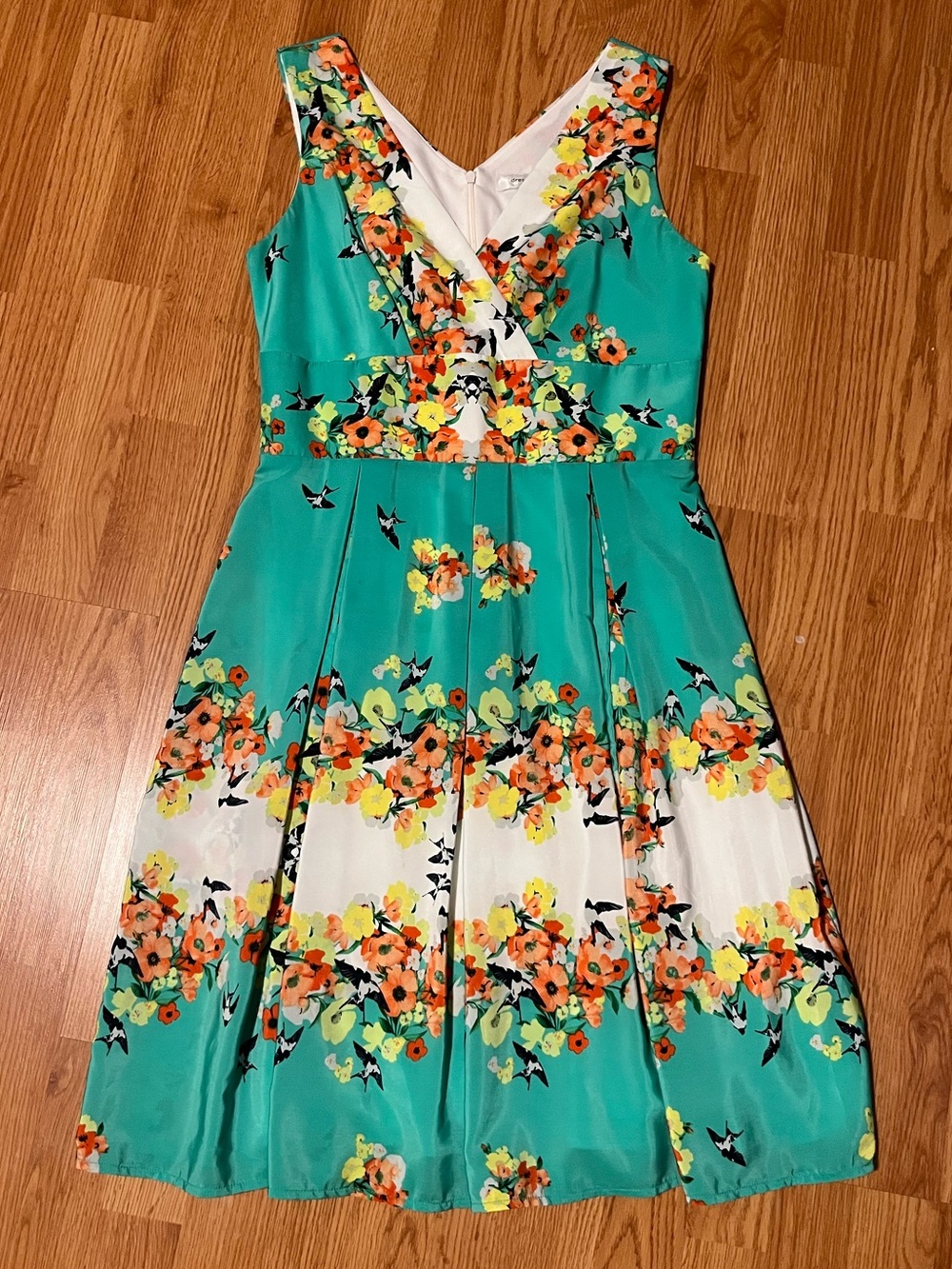 Dress Barn Floral V-Neck Teal and White Knee Length Dress